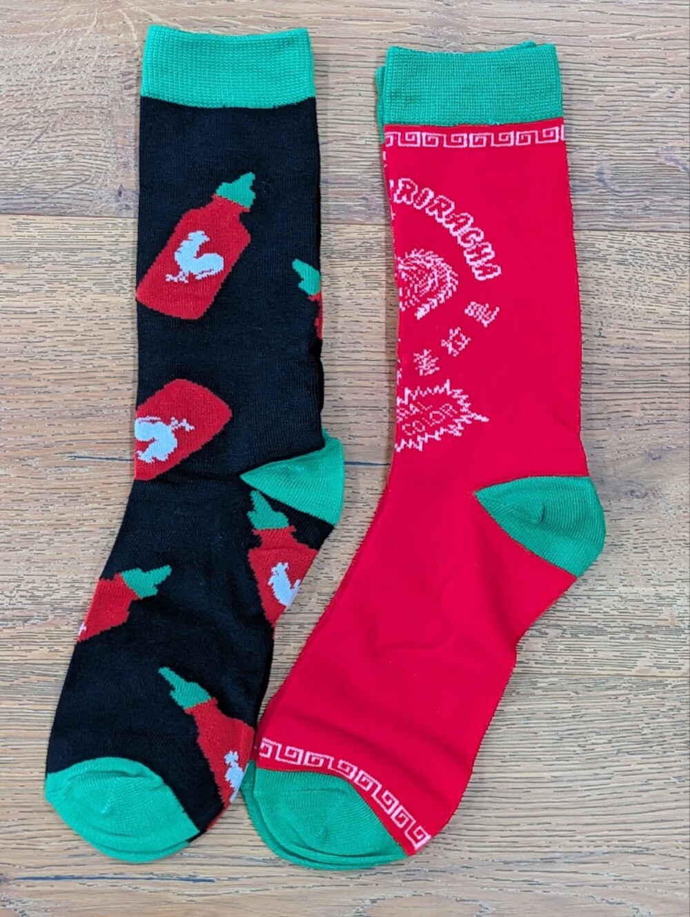 SRIRACHA Men's Crew Socks - Festive Red and Green